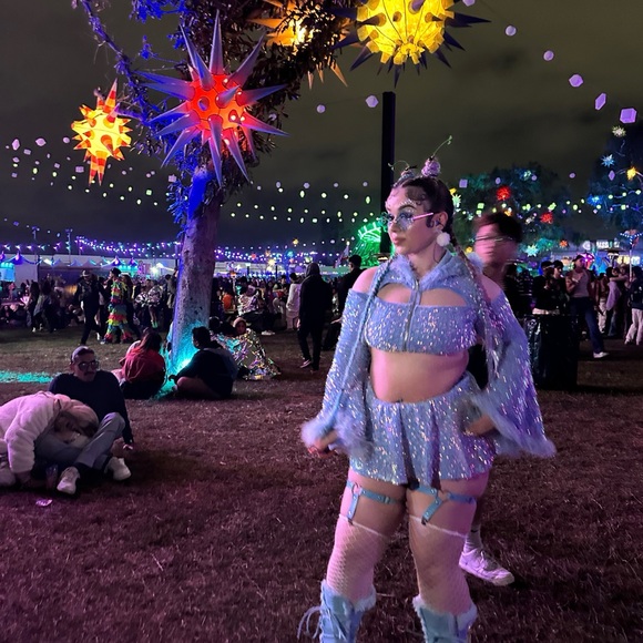 Baby blue Sequin Fields Cut Out long sleeve - Picture 2 of 3